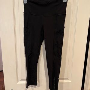 Lululemon fast and free black size 4 in excellent condition